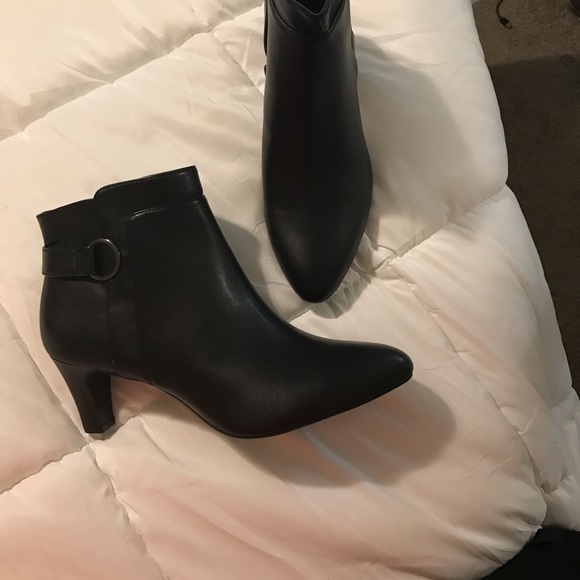 Black kitten heel booties - Picture 2 of 6